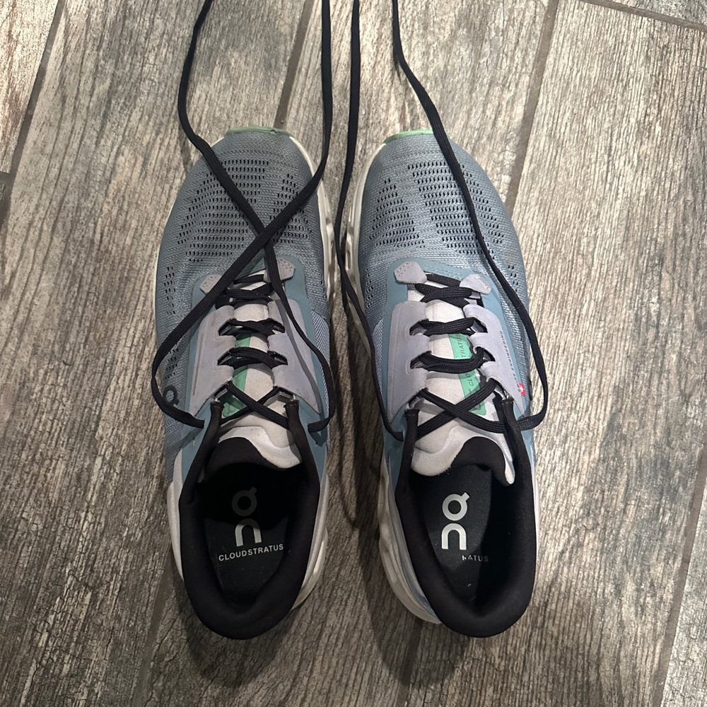 On Running Cloudstratus Women's Running Shoes - Blue and White